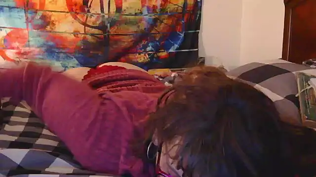 HeyyImHarlowe online show from December 17, 2024, 3:06 pm