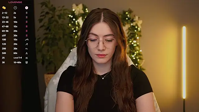 Ester Hill online show from December 19, 2025, 1:56 am