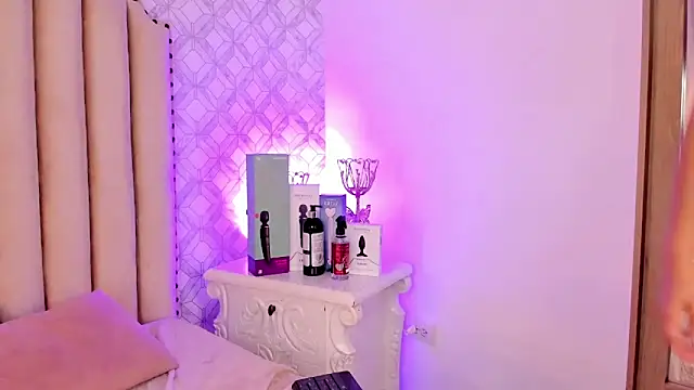 Charlotte  08 online show from January 31, 2025, 11:35 pm