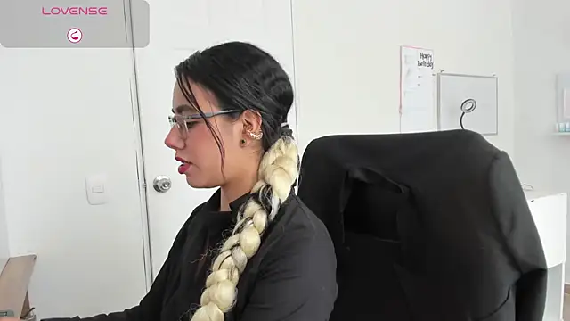 Snapshot of susana_monroy chatting on October 16, 2025, 7:15 pm susana monroy online show from October 16, 2025, 7:15 pm