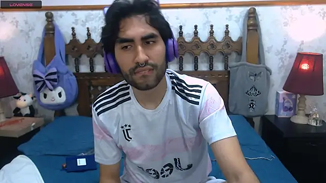 MilanZaire online show from March 3, 2025, 2:04 am