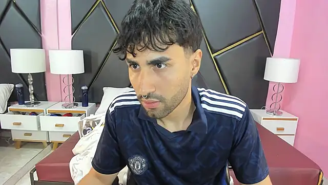 MilanZaire online show from November 19, 2025, 11:05 pm