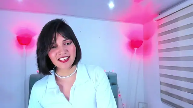 Snapshot of lina_bedoya_ chatting on January 15, 2025, 2:46 pm lina bedoya online show from January 15, 2025, 2:46 pm