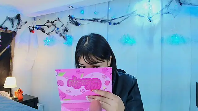 Snapshot of lina_bedoya_ chatting on October 30, 2025, 11:44 am lina bedoya online show from October 30, 2025, 11:44 am