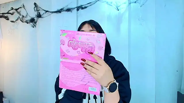 Snapshot of lina_bedoya_ chatting on November 6, 2025, 11:33 am lina bedoya online show from November 6, 2025, 11:33 am