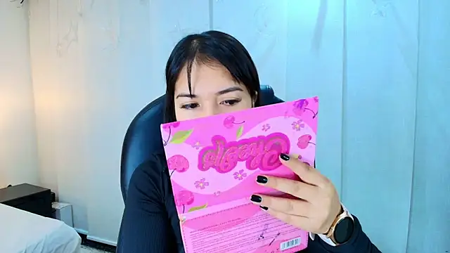 Snapshot of lina_bedoya_ chatting on December 1, 2025, 11:37 am lina bedoya online show from December 1, 2025, 11:37 am