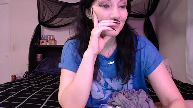 CrystalLakeXO online show from June 30, 2026, 4:57 am