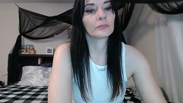 CrystalLakeXO online show from July 24, 2026, 7:50 am