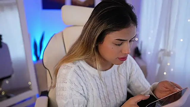 SaraParisi online show from December 15, 2024, 9:31 pm