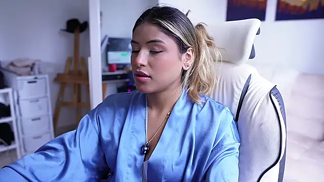 SaraParisi online show from February 22, 2025, 1:00 am