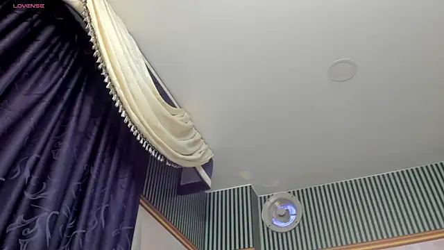 Snapshot of Lesly_sexy4u chatting on December 11, 2024, 3:13 am Lesly sexy4u online show from December 11, 2024, 3:13 am