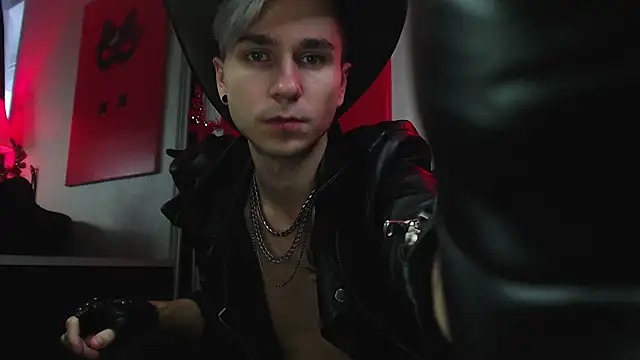 Joseph  Quinn online show from December 19, 2024, 8:34 am