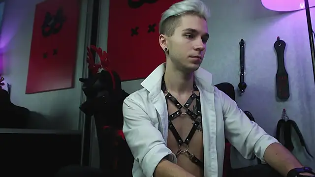 Joseph  Quinn online show from December 21, 2024, 12:49 pm