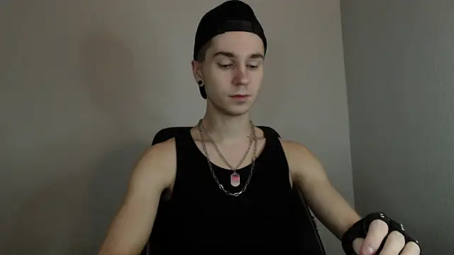 Joseph  Quinn online show from January 11, 2025, 8:11 am