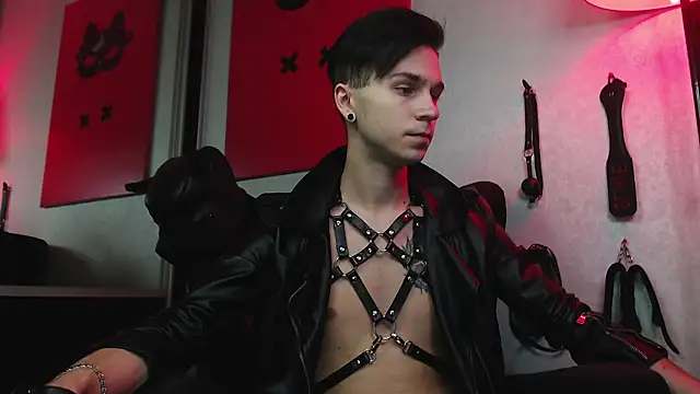 Joseph  Quinn online show from January 19, 2025, 1:01 pm