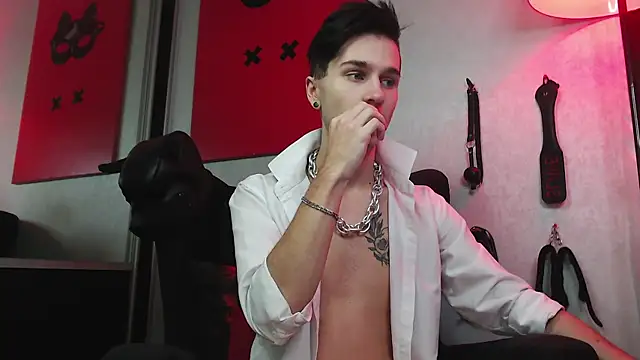 Joseph  Quinn online show from January 21, 2025, 8:08 am