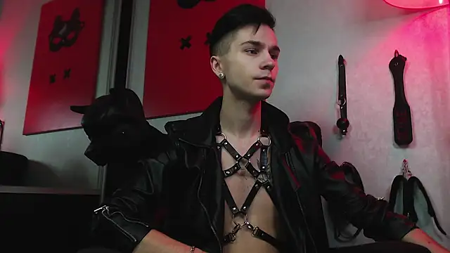 Joseph  Quinn online show from January 30, 2025, 10:29 am