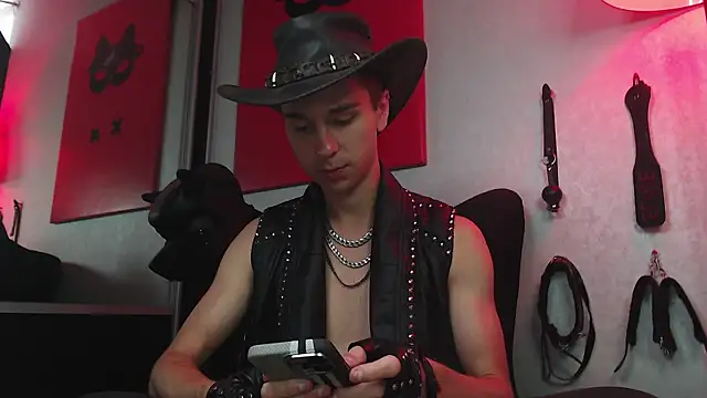 Joseph  Quinn online show from February 23, 2025, 8:17 am