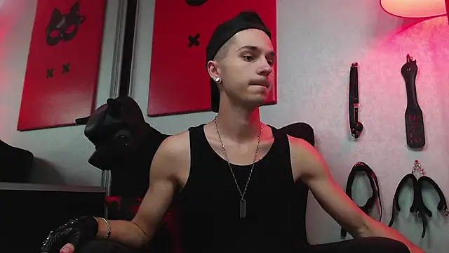 Joseph  Quinn online show from March 16, 2025, 12:11 pm