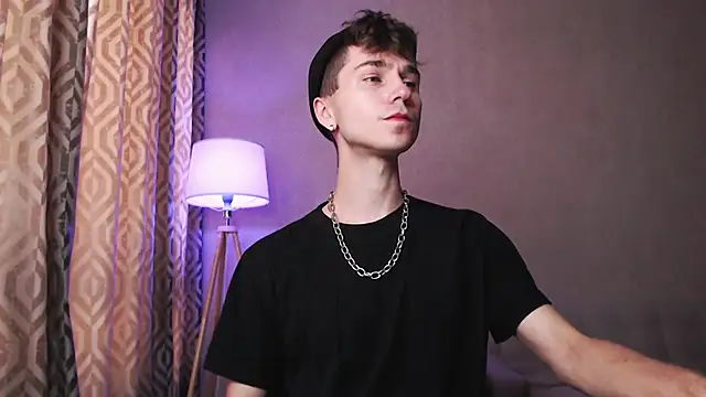 Joseph  Quinn online show from October 8, 2025, 3:59 am