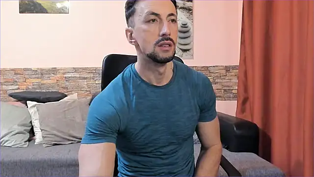 HotHunkTrainer online show from March 19, 2025, 8:55 am