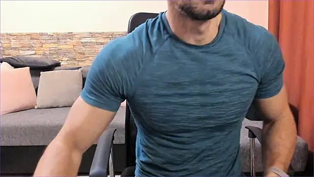 HotHunkTrainer online show from October 7, 2025, 6:54 am