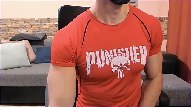 HotHunkTrainer online show from November 13, 2025, 8:35 am