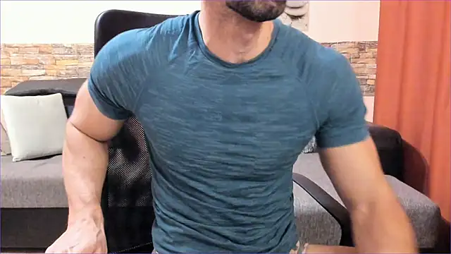 HotHunkTrainer online show from November 14, 2025, 8:24 am