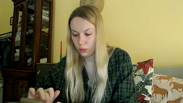 Snapshot of Scarlettford chatting on December 12, 2024, 3:16 pm Scarlettford online show from December 12, 2024, 3:16 pm