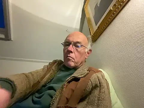 martxxxxx online show from December 22, 2024, 4:06 pm