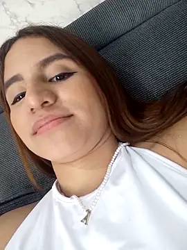 AnthonelaDuque online show from February 10, 2025, 9:47 pm