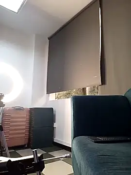 AnthonelaDuque online show from December 17, 2025, 11:38 am