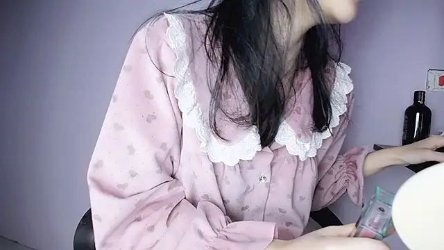 Snapshot of Baenee chatting on January 12, 2025, 1:05 pm Baenee online show from January 12, 2025, 1:05 pm