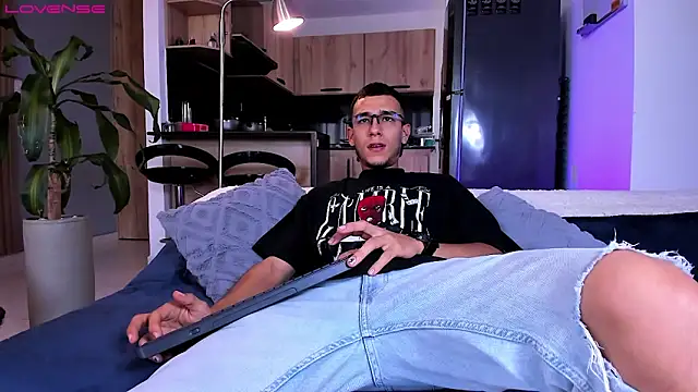 Snapshot of SymonPrince chatting on September 28, 2025, 8:25 pm SymonPrince online show from September 28, 2025, 8:25 pm