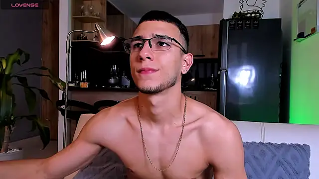 Snapshot of SymonPrince chatting on October 9, 2025, 9:13 pm SymonPrince online show from October 9, 2025, 9:13 pm