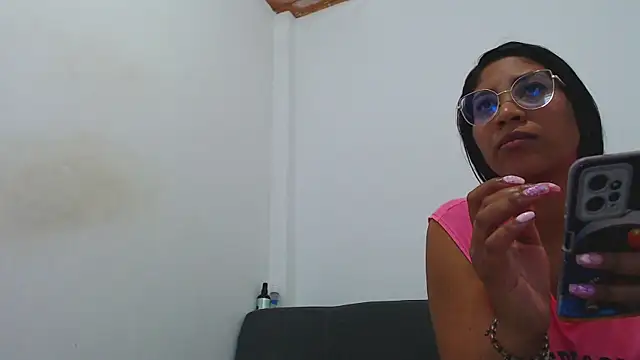 Snapshot of MiaJoness13 chatting on December 18, 2024, 9:08 pm MiaJoness13 online show from December 18, 2024, 9:08 pm