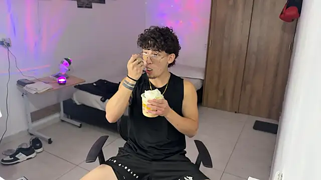 Kisan Smith online show from November 11, 2025, 1:49 am