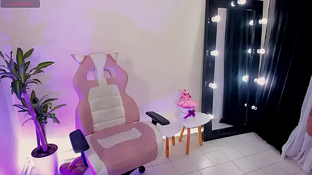 EmmaRusellx online show from March 1, 2025, 4:11 pm