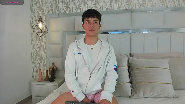 Snapshot of 1m_Joel chatting on March 12, 2025, 11:01 pm 1m Joel online show from March 12, 2025, 11:01 pm