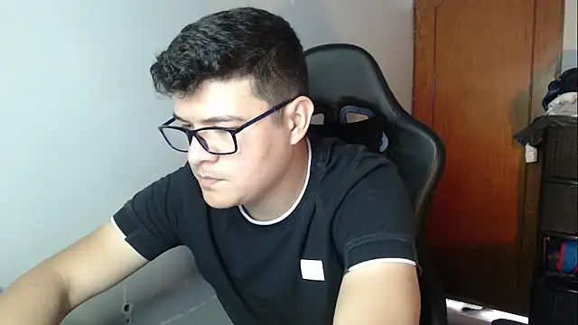 Plug Control online show from December 22, 2025, 5:43 pm