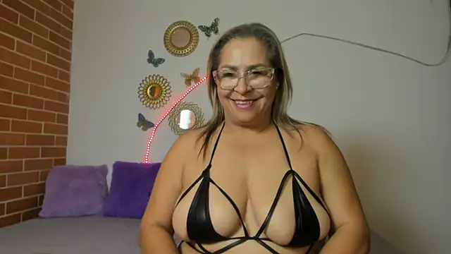 Snapshot of maja_hills chatting on January 11, 2025, 8:21 pm maja hills online show from January 11, 2025, 8:21 pm