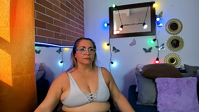 Snapshot of maja_hills chatting on February 22, 2025, 8:42 pm maja hills online show from February 22, 2025, 8:42 pm