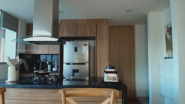 RebeccaStonee  online show from November 6, 2025, 9:48 pm