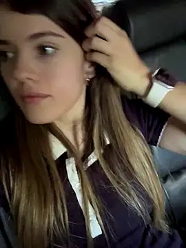 RebeccaStonee  online show from November 9, 2025, 5:00 pm