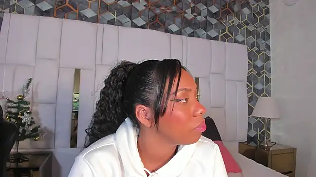 lia mariana online show from December 20, 2025, 4:19 am