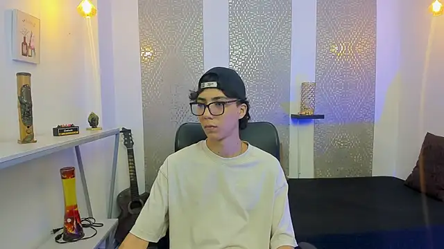 Nikolay Gregori online show from October 22, 2025, 4:13 am