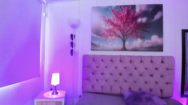 Snapshot of Julianaa_Castro_ chatting on January 10, 2025, 5:56 pm Julianaa Castro online show from January 10, 2025, 5:56 pm