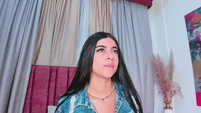 Snapshot of SiennaVidaal chatting on December 5, 2024, 6:11 pm SiennaVidaal online show from December 5, 2024, 6:11 pm