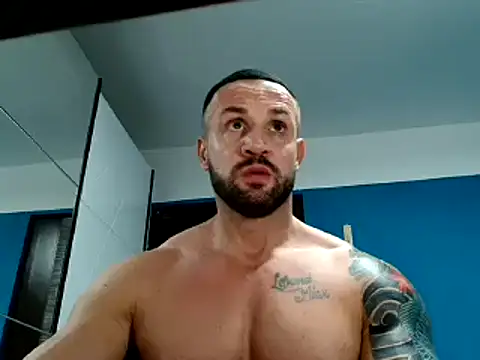 Magnificmuscles89 online show from February 3, 2025, 10:21 pm