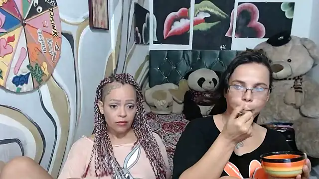 Snapshot of manzanahot9 chatting on April 8, 2026, 10:32 pm manzanahot9 online show from April 8, 2026, 10:32 pm